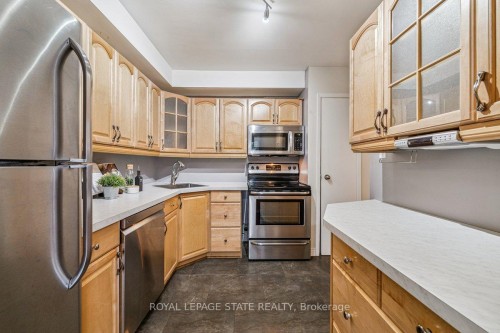 17-1455 Garth Street, Hamilton, ON - Indoor Photo Showing Kitchen