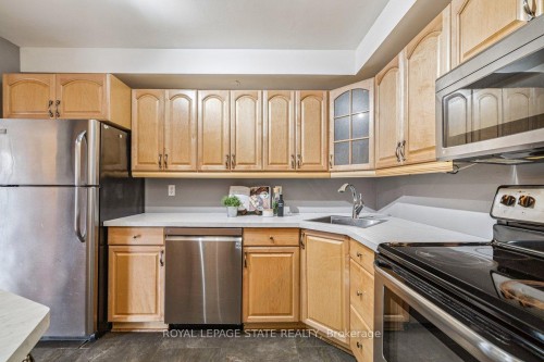 17-1455 Garth Street, Hamilton, ON - Indoor Photo Showing Kitchen