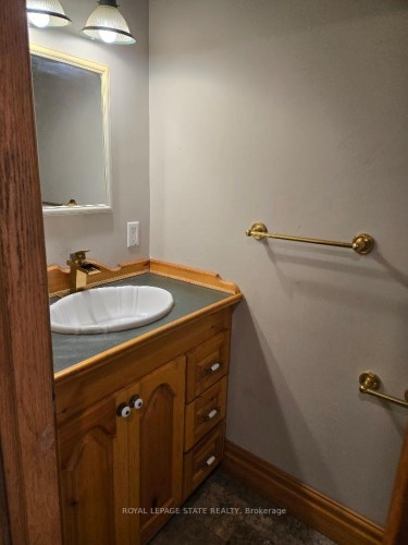 4143 Cedar Springs Road, Burlington, ON - Indoor Photo Showing Bathroom