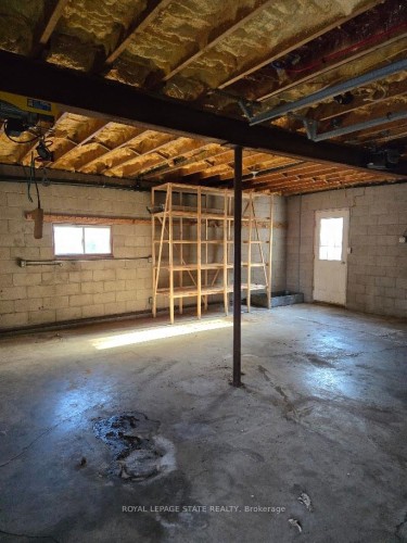 4143 Cedar Springs Road, Burlington, ON - Indoor Photo Showing Garage