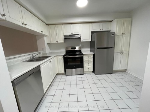 26-5625 Glen Erin Drive, Mississauga, ON - Indoor Photo Showing Kitchen With Double Sink