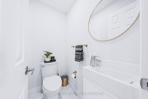 46 Novoco Drive, Hamilton, ON - Indoor Photo Showing Bathroom