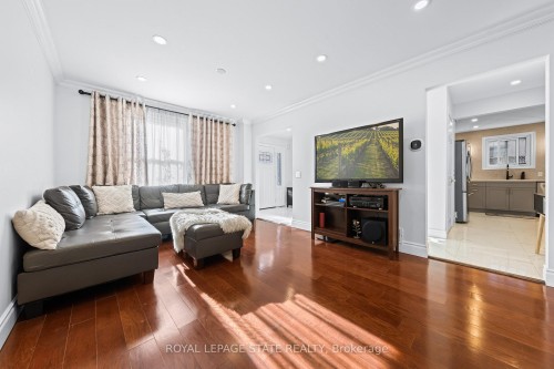 46 Novoco Drive, Hamilton, ON - Indoor Photo Showing Living Room