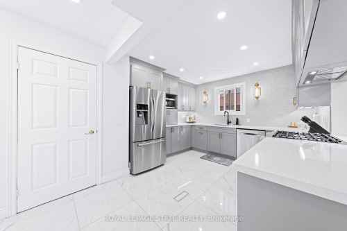 46 Novoco Drive, Hamilton, ON - Indoor Photo Showing Kitchen With Upgraded Kitchen