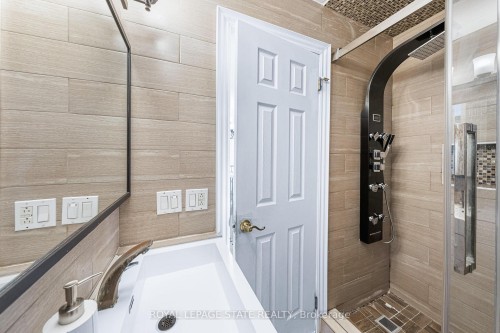 46 Novoco Drive, Hamilton, ON - Indoor Photo Showing Bathroom