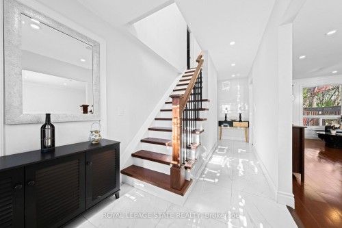 46 Novoco Drive, Hamilton, ON - Indoor Photo Showing Other Room