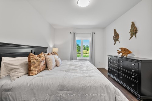 8 Misty Ridge Road, Wasaga Beach, ON - Indoor Photo Showing Bedroom