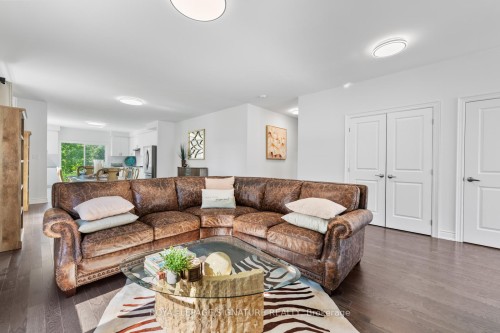 8 Misty Ridge Road, Wasaga Beach, ON - Indoor Photo Showing Living Room