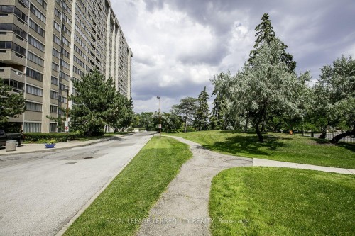 604-50 Elm Drive E, Mississauga, ON - Outdoor
