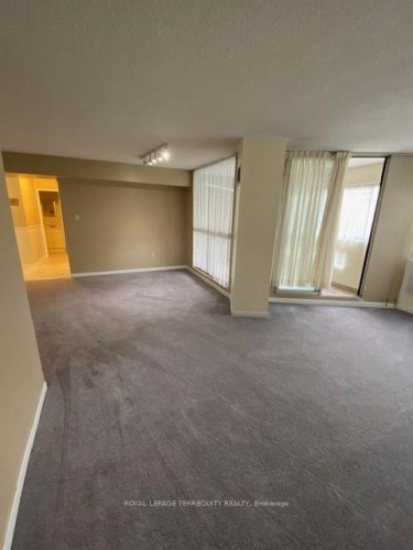 604-50 Elm Drive E, Mississauga, ON - Indoor Photo Showing Other Room