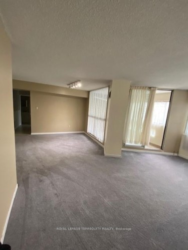 604-50 Elm Drive E, Mississauga, ON - Indoor Photo Showing Other Room