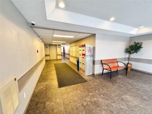 130-6711 Dover Rd, Nanaimo, BC - Indoor Photo Showing Other Room