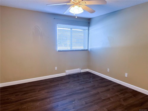 130-6711 Dover Rd, Nanaimo, BC - Indoor Photo Showing Other Room