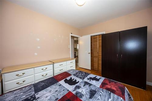 352 Devon Ave, Winnipeg, MB 