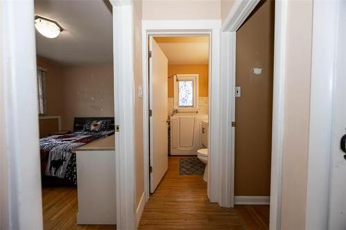 352 Devon Ave, Winnipeg, MB 