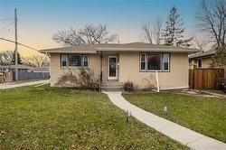 352 Devon AVE  Winnipeg, MB R2G 0C7