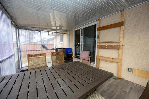 352 Devon Ave, Winnipeg, MB 