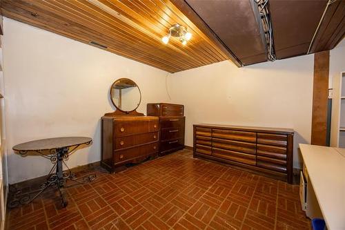 352 Devon Ave, Winnipeg, MB 