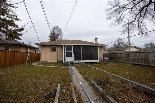 352 Devon Ave, Winnipeg, MB 