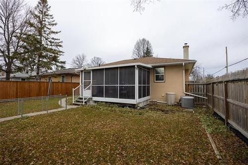 352 Devon Ave, Winnipeg, MB 