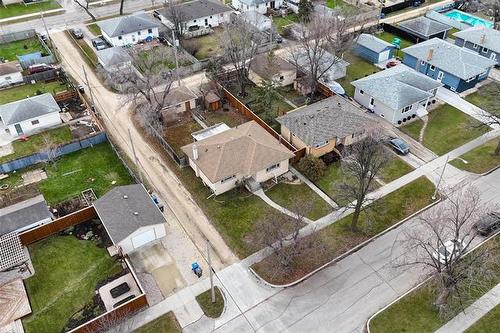 352 Devon Ave, Winnipeg, MB 