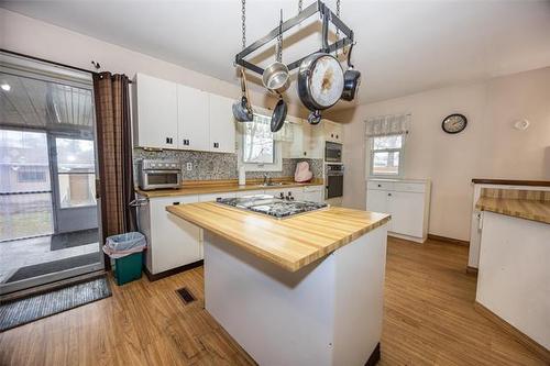 352 Devon Ave, Winnipeg, MB 