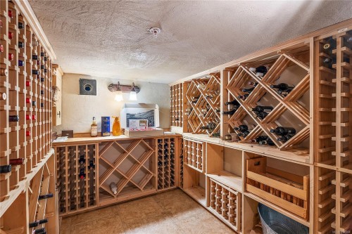 101-9949 Third St, Sidney, BC - Indoor