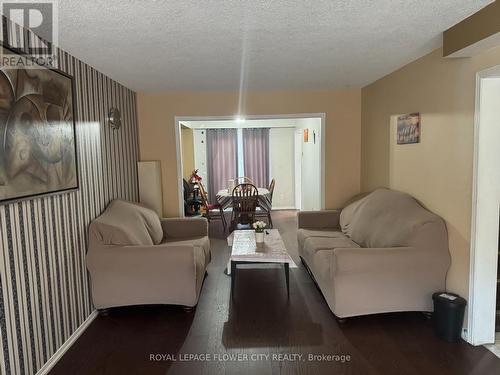5364 Champlain Trail, Mississauga, ON - Indoor Photo Showing Living Room