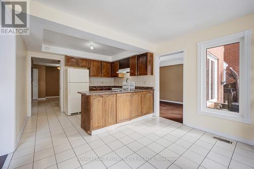 5364 Champlain Trail, Mississauga, ON - Indoor Photo Showing Kitchen