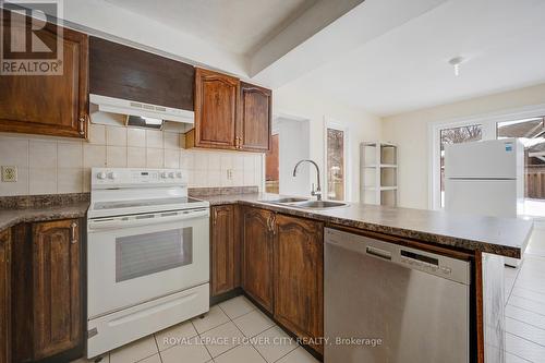 5364 Champlain Trail, Mississauga, ON - Indoor Photo Showing Kitchen With Double Sink