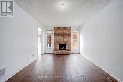 5364 Champlain Trail, Mississauga, ON - Indoor Photo Showing Living Room With Fireplace