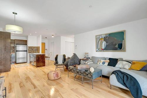 Living room - 405-1425 Boul. Le Corbusier, Laval (Laval-Des-Rapides), QC - Indoor Photo Showing Living Room