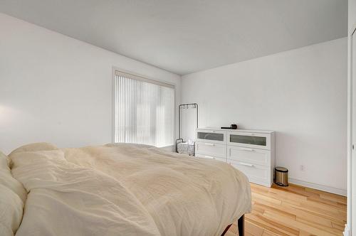 Primary bedroom - 405-1425 Boul. Le Corbusier, Laval (Laval-Des-Rapides), QC - Indoor Photo Showing Bedroom