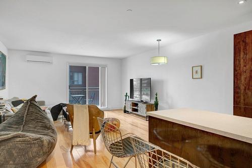 Overall view - 405-1425 Boul. Le Corbusier, Laval (Laval-Des-Rapides), QC - Indoor Photo Showing Living Room