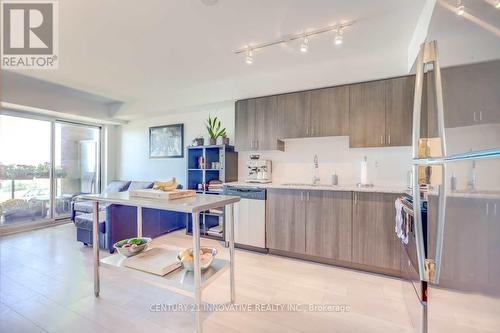 610 - 1215 Bayly Street, Pickering, ON - Indoor Photo Showing Kitchen