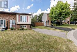 822 KILKENNY COURT N  Oshawa, ON L1J 7B7
