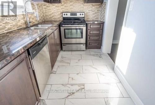 7761 Anaka Drive, Mississauga, ON - Indoor Photo Showing Kitchen With Double Sink