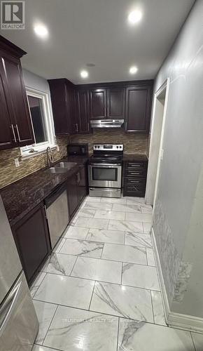 7761 Anaka Drive, Mississauga, ON - Indoor Photo Showing Kitchen