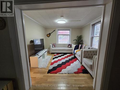 19 Cedar Street, Belleville, ON - Indoor Photo Showing Bedroom