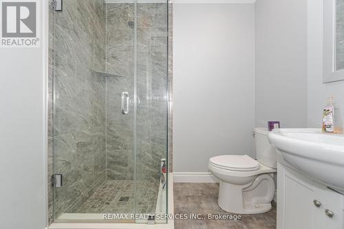 32 Caledon Street, Caledon, ON - Indoor Photo Showing Bathroom