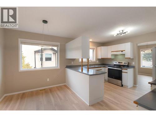 1507 Alta Vista Road, Kelowna, BC - Indoor Photo Showing Kitchen