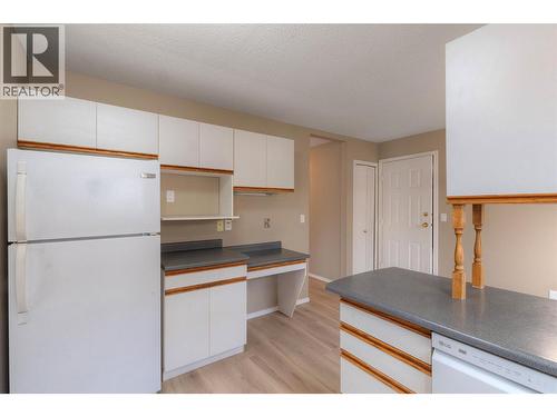 1507 Alta Vista Road, Kelowna, BC - Indoor Photo Showing Kitchen