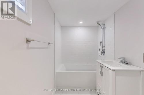 76 Ridgevale Drive, Toronto, ON - Indoor Photo Showing Bathroom