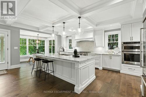 391 Patricia Drive, Burlington, ON - Indoor Photo Showing Kitchen With Upgraded Kitchen