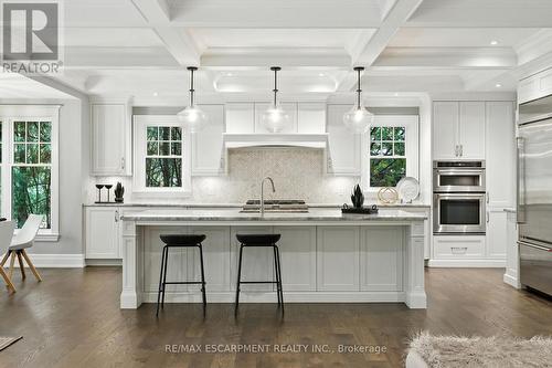 391 Patricia Drive, Burlington, ON - Indoor Photo Showing Kitchen With Upgraded Kitchen