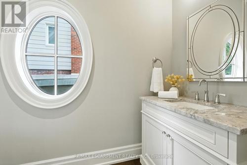 391 Patricia Drive, Burlington, ON - Indoor Photo Showing Bathroom