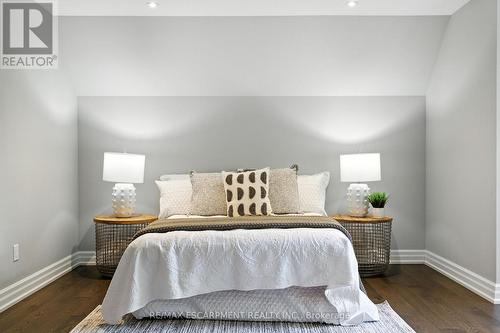 391 Patricia Drive, Burlington, ON - Indoor Photo Showing Bedroom