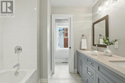391 Patricia Drive, Burlington, ON - Indoor Photo Showing Bathroom