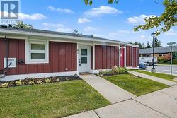 47 SZOLLOSY CIRCLE  Hamilton, ON L9B 1T8