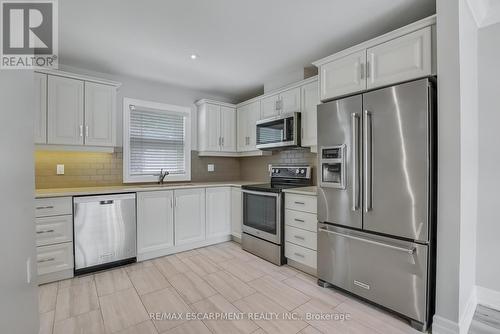 47 Szollosy Circle, Hamilton, ON - Indoor Photo Showing Kitchen